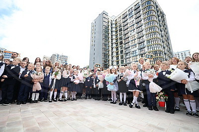 Железнодорожный класс и шикарная спортивная база. Новую школу открыли в Минске