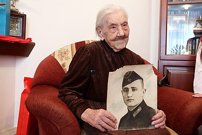 "Чтоб никогда не видели ужасов войны". Что пожелала всем 107-летняя минчанка Анна Громыко в свой день рождения