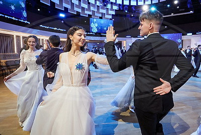 "Атмосфера сказки!". Более 40 пар кружились в танце на студенческом балу в Витебске