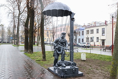 Аллея фонарей в Бресте пополнилась новым арт-объектом