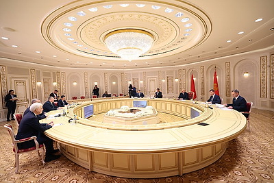 Лукашенко встретился с губернатором Астраханской области России