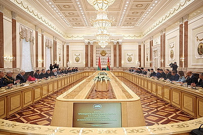 О смыслах Дня народного единства. Лукашенко проводит большую встречу с идеологическим активом и экспертами