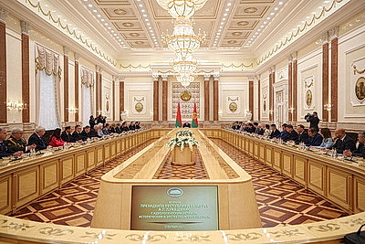 О смыслах Дня народного единства. Лукашенко проводит большую встречу с идеологическим активом и экспертами