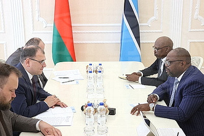 Беларусь предлагает Ботсване поставки техники, сотрудничество в АПК и медицине