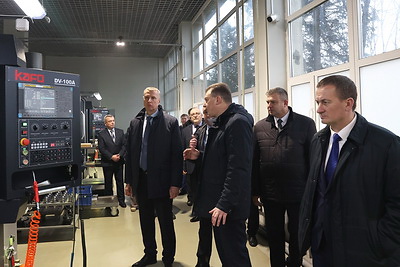 Крутой ознакомился с производством "Зенит-БелОМО"