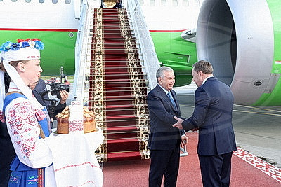 Шавкат Мирзиёев прибыл с рабочим визитом в Беларусь
