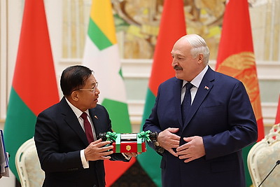 Лукашенко награжден высшей правительственной наградой Мьянмы