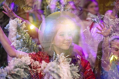 Дед Мороз, подарки и хороводы. 800 детей собрал благотворительный праздник в Гродно