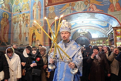 Православные верующие празднуют Благовещение Пресвятой Богородицы
