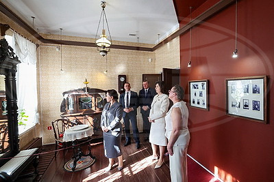 Председатель Сената Олий Мажлиса ознакомилась с экспозицией музея Шагала