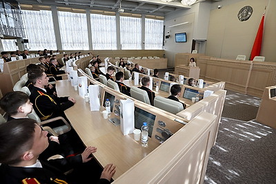Кочанова провела встречу с учащимися Специализированного лицея МВД