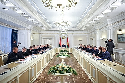 Лукашенко провел совещание с руководством Совета Министров