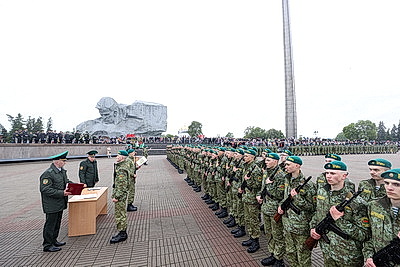 Молодое пополнение пограничников и военнослужащих внутренних войск приняли присягу в Брестской крепости