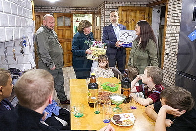 "Здесь мы чувствуем себя собой". Почему многодетная семья из Германии выбрала жизнь в Беларуси