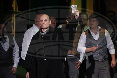 "Что наша жизнь? Игра!" Известная ария прозвучала в Большом театре Беларуси