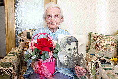 В Минске поздравили с 100-летием свидетеля ВОВ Тамару Юрлову