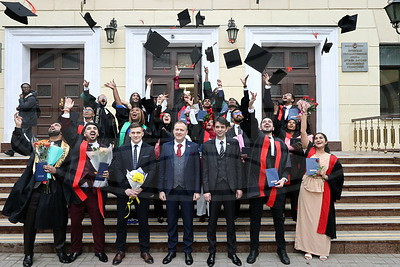 Дипломы врача вручены 19 иностранным студентам Витебского медуниверситета