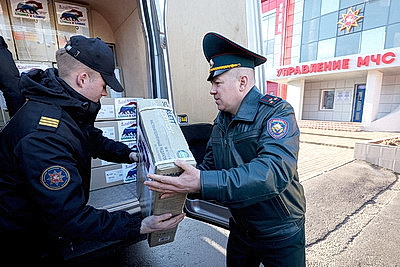 Витебские спасатели передали жителям ДНР гуманитарный груз