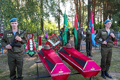Останки 21 воина Красной армии перезахоронили в Витебском районе