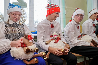 Подарки от большой олимпийской семьи вручили особенным детям из Светлогорска