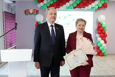 В Шарковщинской СШ с участием Сергеенко наградили лучших учащихся