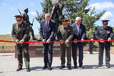 Памятник советским пограничникам открыли у стен Брестской крепости