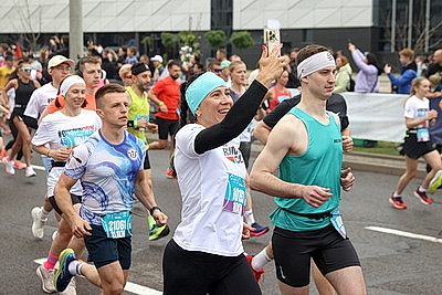 Около 1800 участников из шести стран вышли на старт полумарафона One Run в Минске