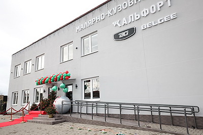 В Гродно открыли крупнейший малярно-кузовной центр "Альфорт" на 11 постов