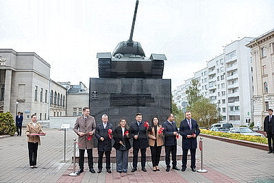 Памятную табличку с QR-кодом установили у памятника Т-34 в Минске