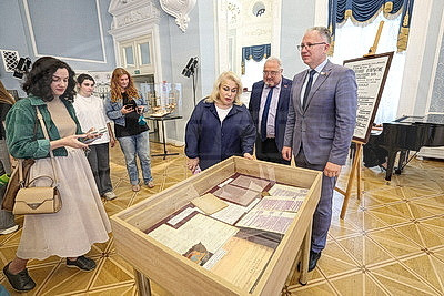 Купаловский театр представил совместную выставку с Национальным архивом Беларуси