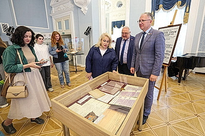 Купаловский театр представил совместную выставку с Национальным архивом Беларуси