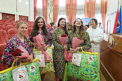 В Минске поздравили родившихся 3 июля малышей и их мам