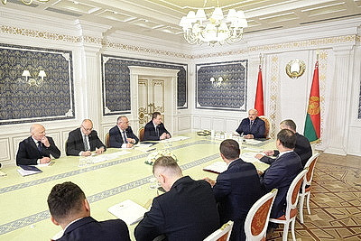 Лукашенко поручил определить механизмы контроля в сфере криптовалют