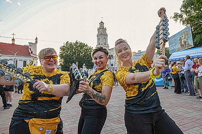 Праздничная атмосфера на улицах фестивального Витебска