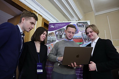 Более 200 абитуриентов. Профориентационный форум "Маршрут успеха" прошел в Минске