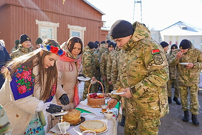 Тематические конкурсы и блины на разный вкус: военнослужащие в Могилеве встретили Масленицу