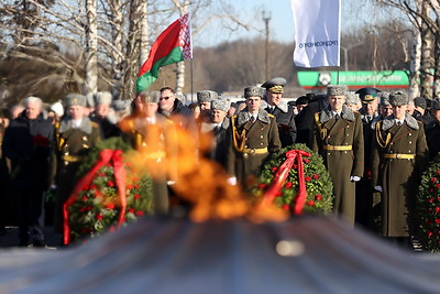 Помня о подвиге. В Гродно почтили память участников ВОВ в преддверии 23 февраля