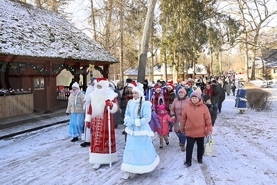 В поместье белорусского Деда Мороза в Беловежской пуще состоялось праздничное мероприятие "Проводы Снегурочки"