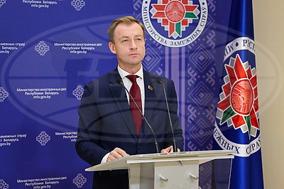 МИД: более тысячи литовских фур в Беларуси переместят на спецстоянки в районе "Котловки"