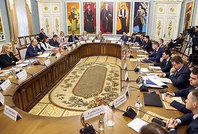 Высокотехнологичность, инвестиции, услуги. Чеботарь о точках роста взаимной торговли Беларуси и России