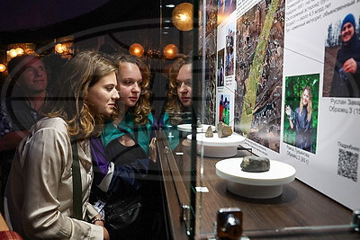 Фрагменты найденного под Смолевичами метеорита показали в Минском планетарии