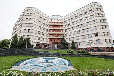 Профессия с большим сердцем. Перцов в Витебске вручил студенческие билеты будущим ветеринарам