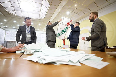 В Беларуси закрылись избирательные участки, начался подсчет голосов