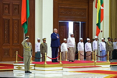 Лукашенко встретился с Мин Аун Хлайном в Президентском дворце в Нейпьидо
