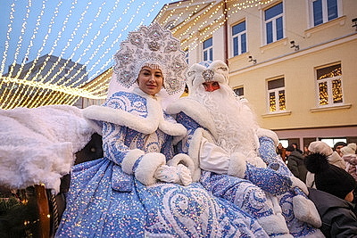 Шествие Дедов Морозов и Снегурочек собрало в Гродно более 700 участников