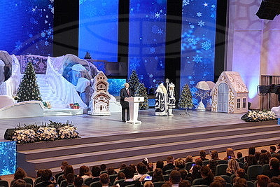 Лукашенко: страна всегда сильна традициями, одна из них в Беларуси - новогодние поздравления детей