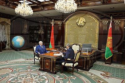 Лукашенко принял с докладом председателя Президиума НАН Беларуси