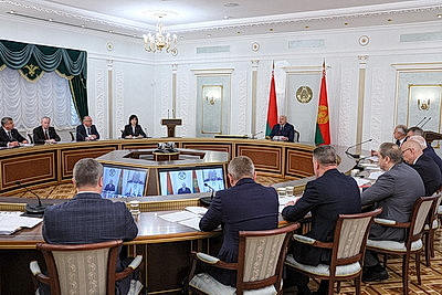 Лукашенко проводит селекторное совещание по уборочной кампании