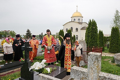 У православных верующих - Радуница