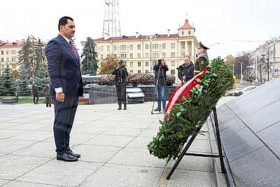 Заместитель главнокомандующего Ливийской национальной армией возложил венок к монументу Победы в Минске
